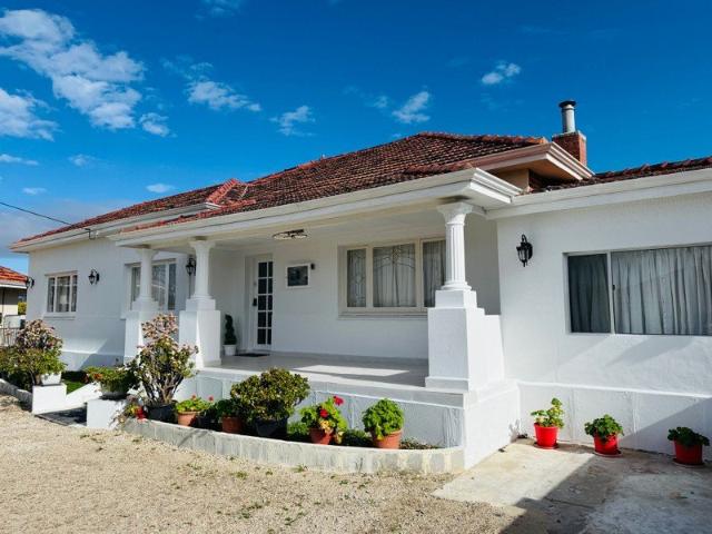 4x 2 Fully Furnished Home in Stirling