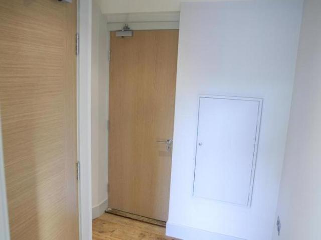 73 75 High Street, Wimborne, BH21 1HS 1 bed flat to rent £875 pcm £202 pw