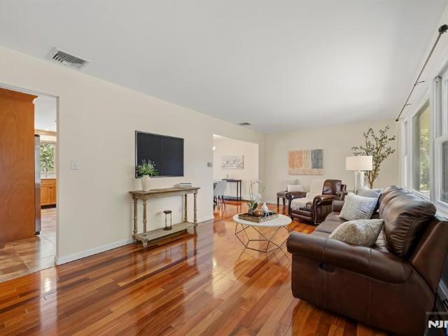 73 W Cedar Place