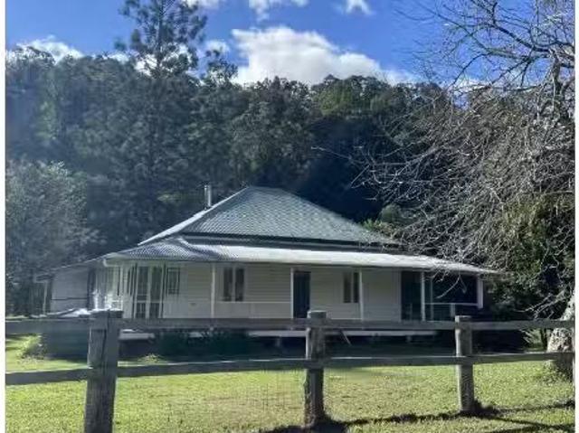 73 Crossley Road, AFTERLEE House for rent Listed by Ciska Laa.