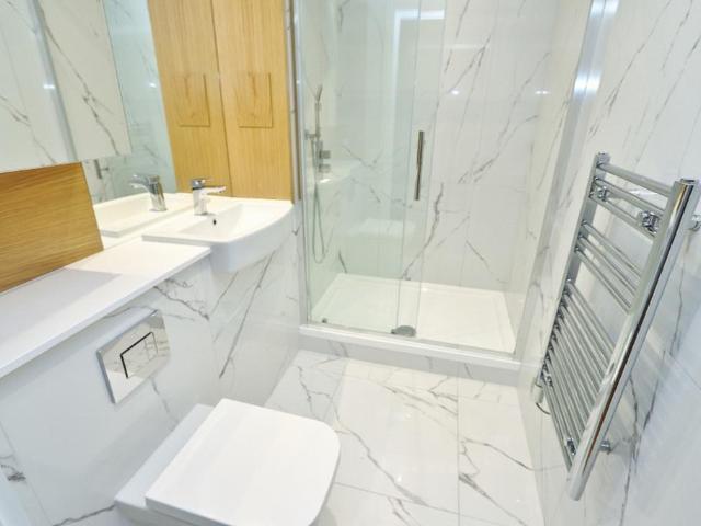 73 London Road, Essex, RM7 1 bed apartment to rent £1,450 pcm £335 pw
