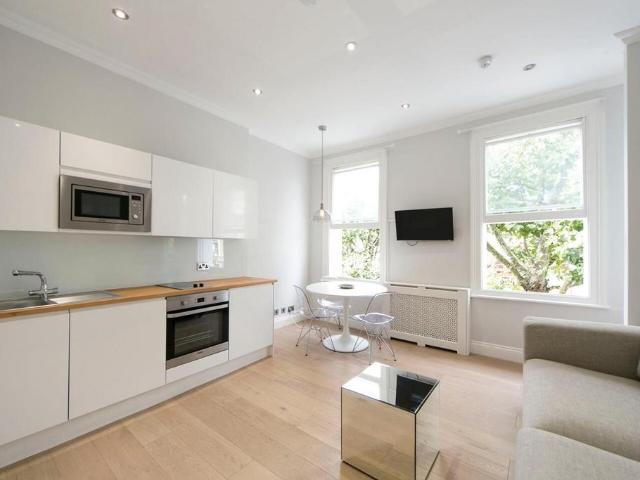 73 Philbeach Gardens, London SW5 1 bed apartment to rent £2,200 pcm £508 pw