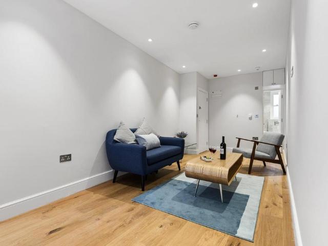 73 Philbeach Gardens, London SW5 1 bed apartment to rent £2,450 pcm £565 pw