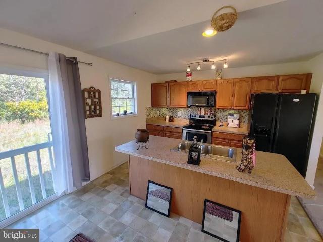 73 Snake Eyes Ln, Berkeley Springs, WV 25411 | MLS #WVMO2007