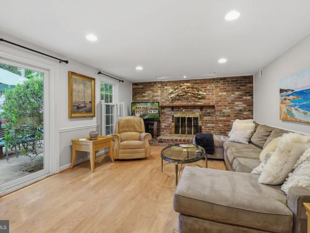 7006 Old Cabin Lane
