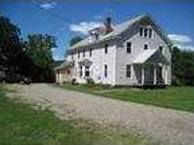 $700 / 3br 1320ftÂ² Three bedroom upper