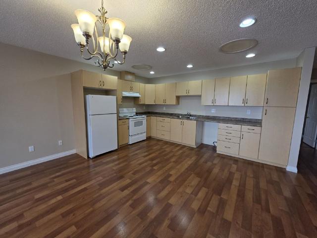 700 075 AF APT 8112 96 Avenue 1