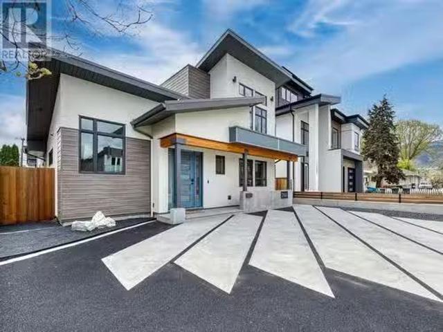 700 Churchill Avenue, Penticton, BC, V2A 1E1 house for sale.
