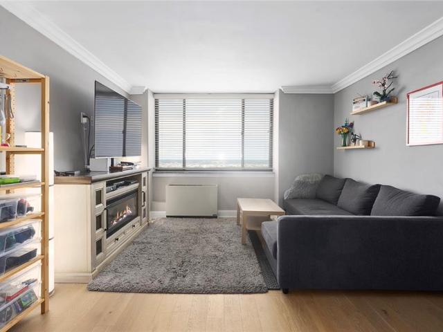 700 E 8TH Street # 16 J
