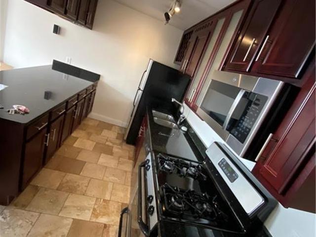 700 E 8TH Street # 11 H
