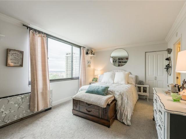 700 E 8TH Street # 9B