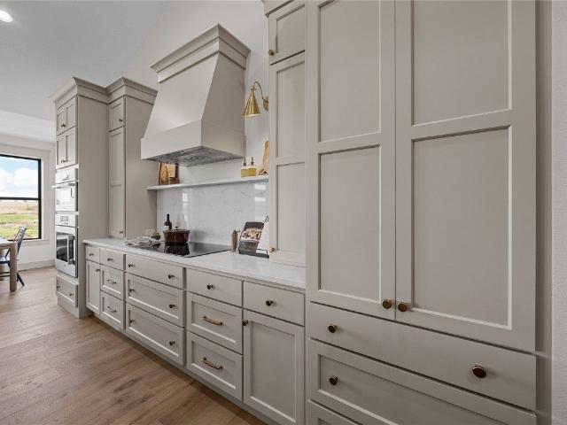 700 Lakeview Ct, Tiffin, IA