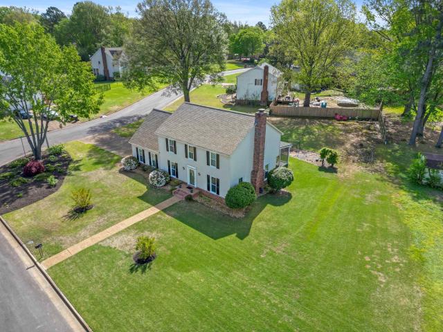 700 lancelot ln
