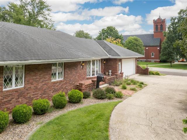 700 N Alanthus Avenue