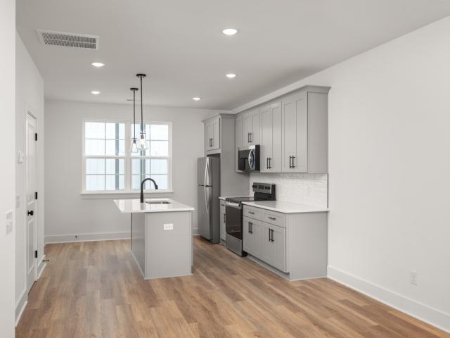 700 N DuPont Ave # 208