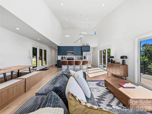 700 Sunnyside Drive