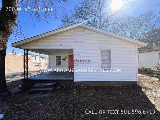 700 W. 45th Street | 2 Bedrooms | 1 Bathroom | *1/2 Off First Month's Rent!