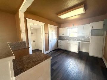 700 W 8th Street