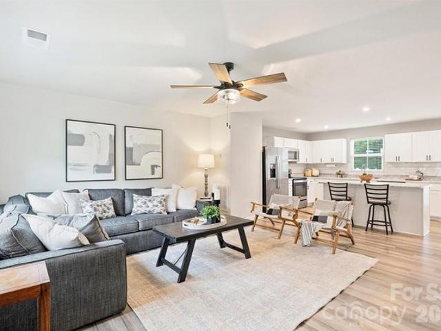 7016 Ludell Ln, Charlotte, NC 28215