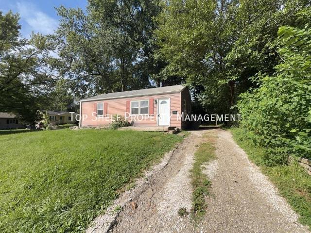 7010 SW 13th St, 2 beds, 1 full bath
