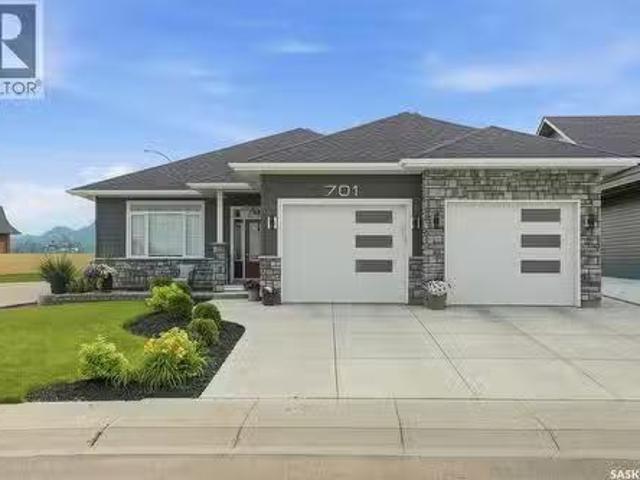 701 Casper Crescent, Warman, SK, S0K 4S4 house for sale Lis.