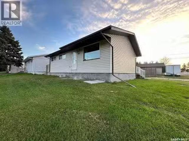 701 Donald Street, Hudson Bay, SK, S0E 0Y0 house for sale L.