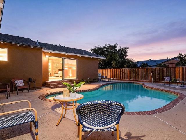 701 Floresta Blvd