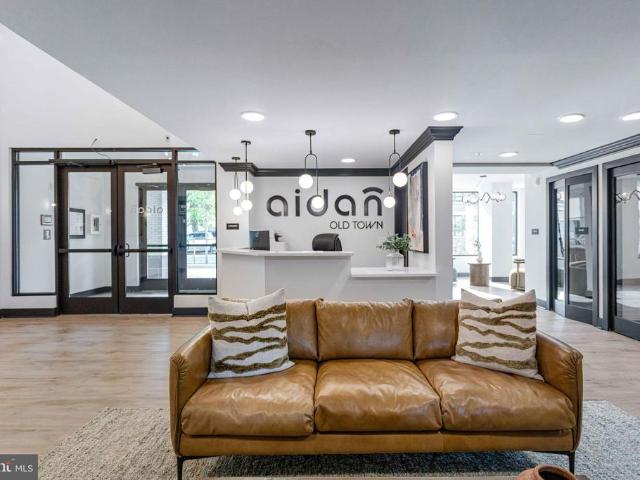 701 N Henry Street # 212