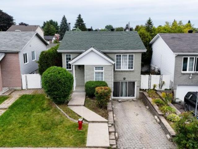 701 Rue De La Joie, Laval Saint François, QC, H7A 2L6 house for sale | Listing ID 14112 | Royal LePage
