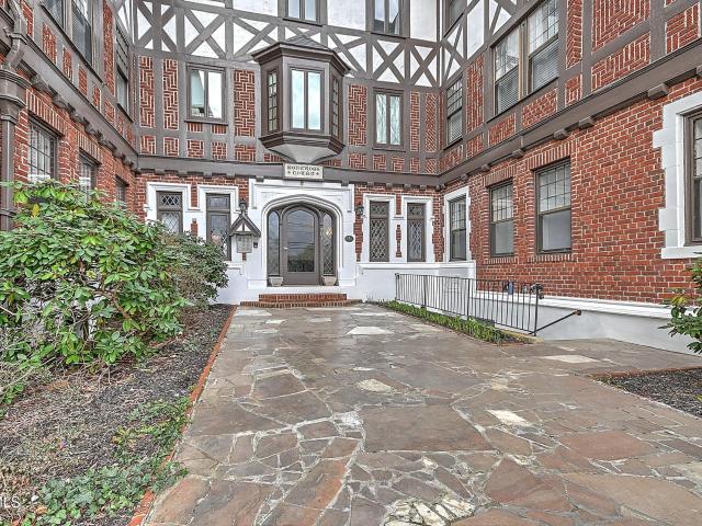 701 West Locust Street Apt 15