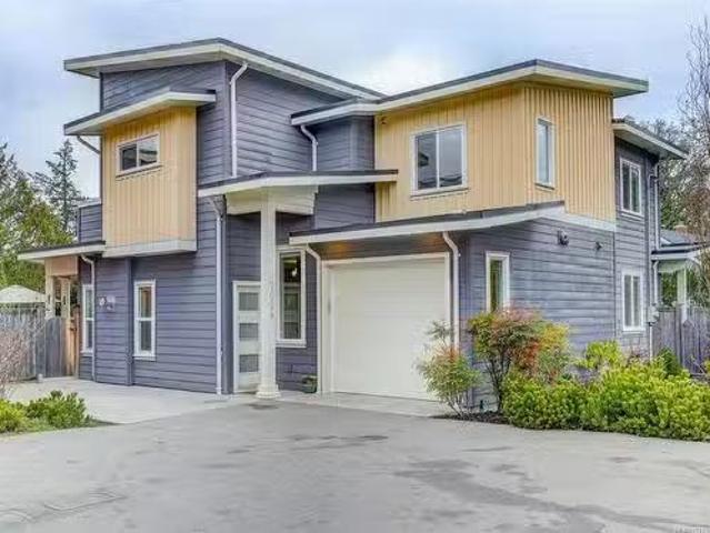 7024 Wallace Dr, Central Saanich, BC, V8M 1G1 house for sale.