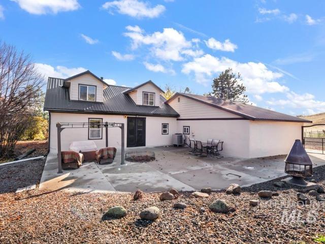 7025 Bluebird Lane