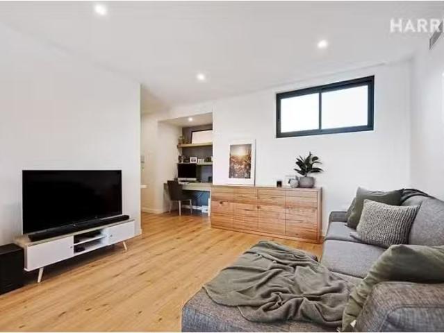 702/70 Queen St, Adelaide Apartment for rent Listed by Heathe.