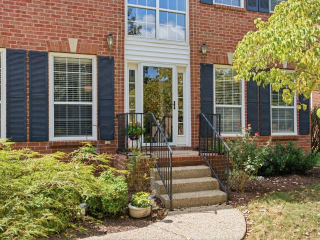 7020 Meadow Ridge Cir