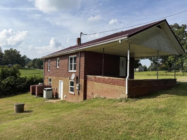 7020 Pipers Gap Rd