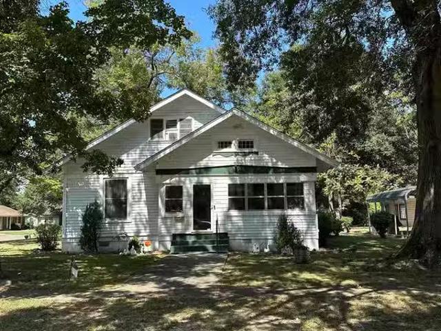 702 CLEBURNE AVE, WEST HELENA, AR 72390