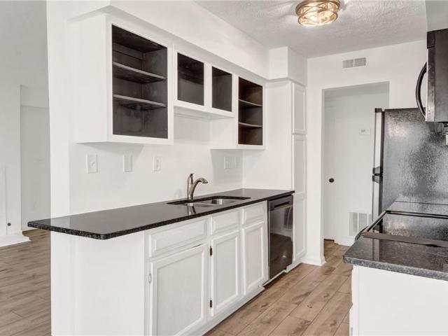 702 Glenleaf Drive