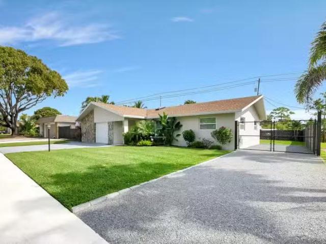 702 Grove St, Lake Worth Beach, FL 33461 MLS R11161957