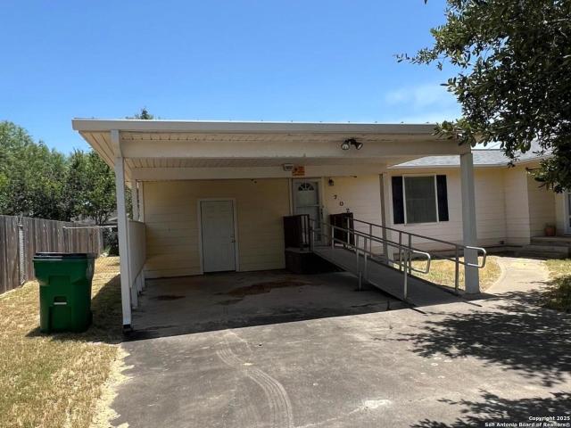 702 Esplanade, Karnes City, TX 78118 | MLS #1884