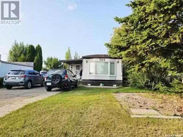 702 Fifth Avenue W, Melville, SK, S0A 2P0 house for sale Li.