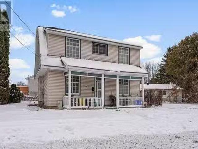 702 Front Street, Pembroke, ON, K8A 6J5 investment for sale.