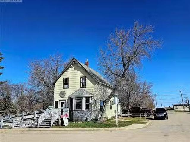 702 Main Street, Broadview, SK, S0G 0K0 commercial for sale.