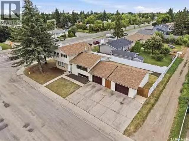 702 Mckercher Drive, Saskatoon, SK, S7H 3W7 house for sale.