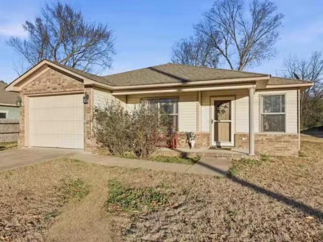 702 N CEDAR ST, MORRILTON, AR 72110
