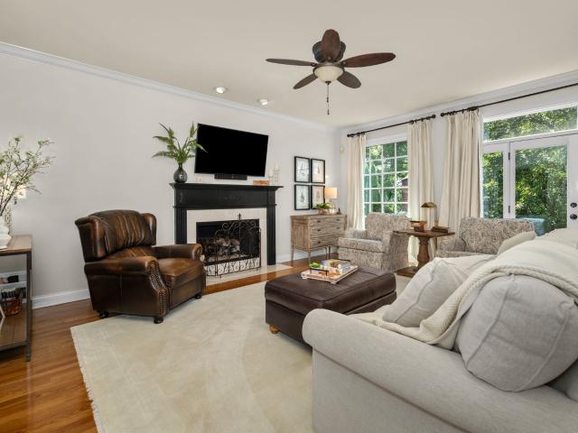 702 Prince Edward Ct