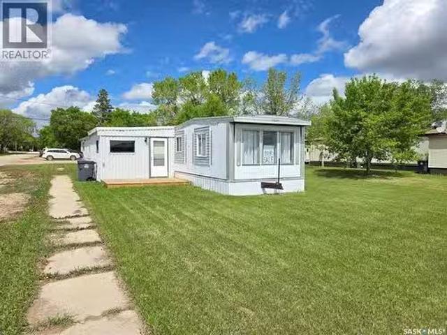 702 Railway Avenue, Arcola, SK, S0C 0G0 house for sale List.