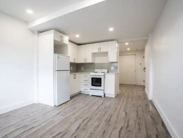 7030 Côte Saint Luc Rd | 7030 Chemin de la Côte Saint Luc, Montreal