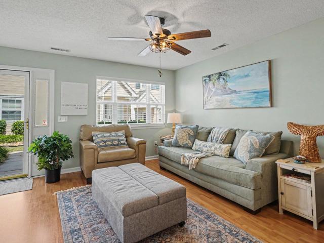 703 1st Ave. S 33 C