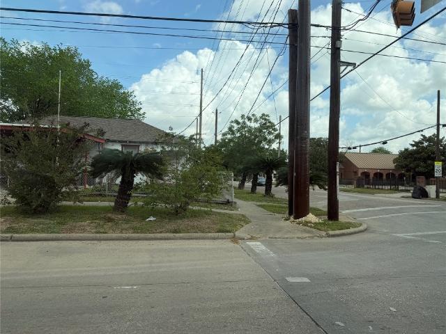 703 76th St, Houston, TX 77012 | MLS #38689
