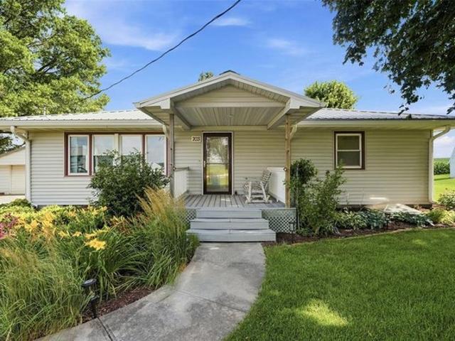 703 E State St, Williamsburg, IA 52361